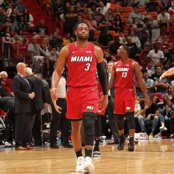 跟队记者：迈尼昂看起来不会续约，但阿莱格里仍在试图说服他（队记：迈尼昂续约前景不乐观，阿莱格里仍在努力说服他）