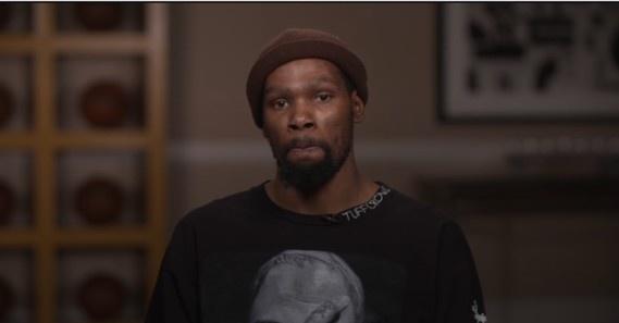 图片报：法兰克福解雇队医，因其在球队下榻酒店治疗对手球员（图片报：法兰克福解聘队医，因在球队驻地为对手球员诊治）