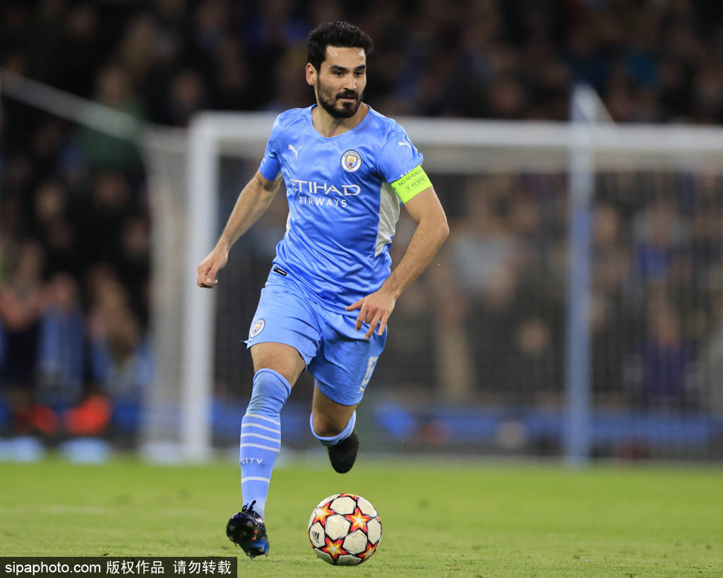 挑事？每日邮报称安东尼比赛中头槌犯规，逃过一张红牌（每日邮报：安东尼比赛中疑似头槌犯规，逃过红牌处罚）