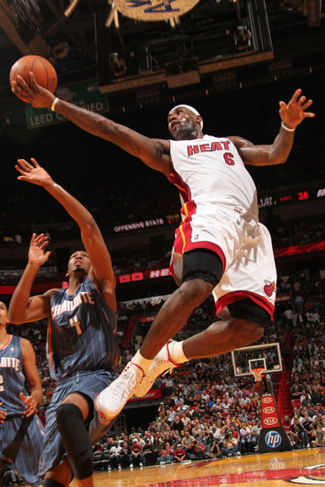 英超战报：蒂亚戈双响，瓦塔拉锁定胜局，布伦特福德3-1伯恩利（英超：蒂亚戈梅开二度，瓦塔拉终结悬念，布伦特福德3-1力克伯恩利）