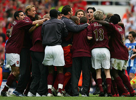 队内得分最高！沃克半场12中5，独得15分3篮板1助攻