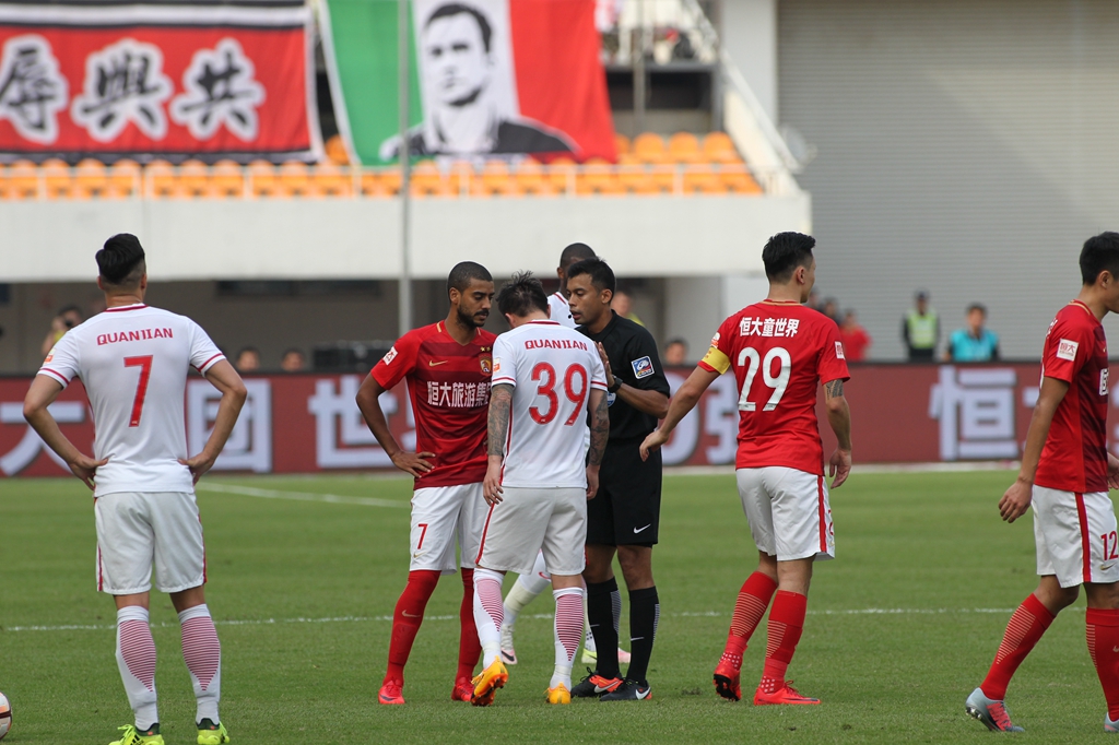 52岁，雷科莱塔主席比达尔打破巴拉圭甲级联赛最年长出场纪录（52岁雷科莱塔主席比达尔刷新巴拉圭甲级联赛最年长出场纪录）