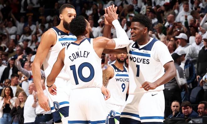 半场战报：格拉茨风暴0-0诺丁汉森林，吉布斯-怀特失点（半场速报：格拉茨风暴0-0诺丁汉森林，吉布斯-怀特罚丢点球）