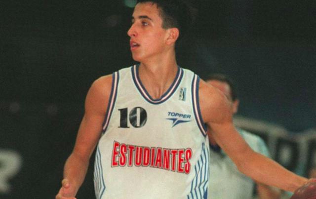 半场战报：阿森纳1-0布拉格斯拉维亚，萨卡点射（半场快讯：萨卡点球命中，阿森纳1-0领先布拉格斯拉维亚）