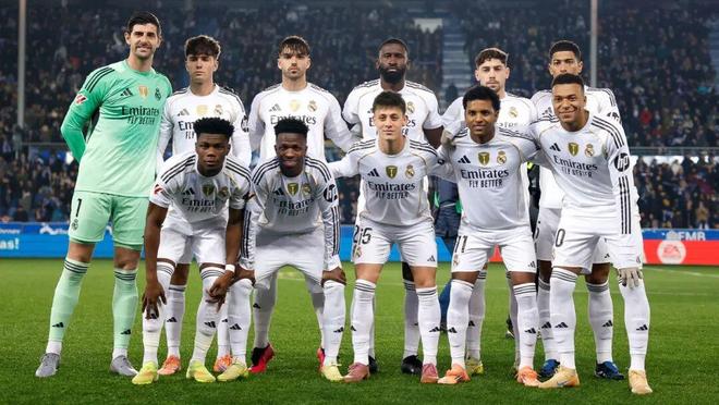 克劳福德拒付30万美元制裁费，失去WBC冠军引发拳迷热议（克劳福德因拒缴30万美元制裁费遭WBC撤销冠军，拳迷热议不断）