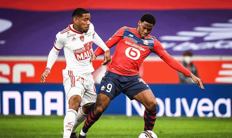 【国际】世界游泳锦标赛聚焦12岁中国小将