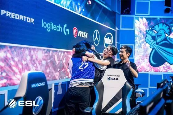 【国际】世界游泳锦标赛聚焦12岁中国小将